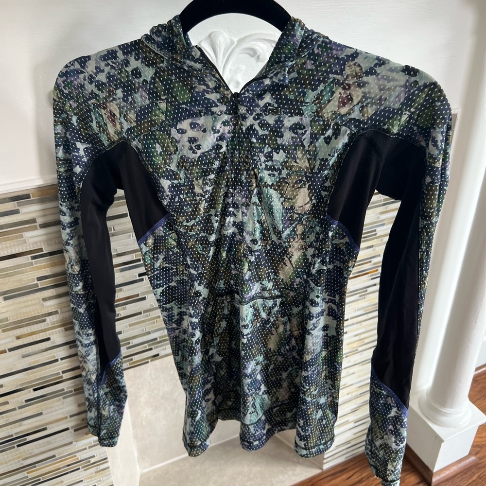 Lightweight Lululemon pullover - Picture 3 of 3